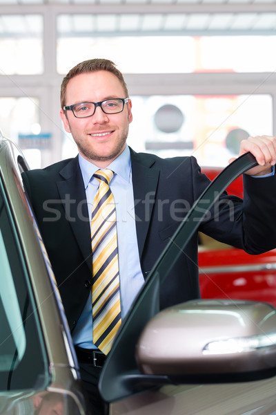 Vendeur voiture affaires travaux [[stock_photo]] © Kzenon