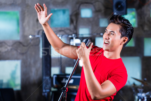 ázsiai énekes dal zenei stúdió profi zenész Stock fotó © Kzenon