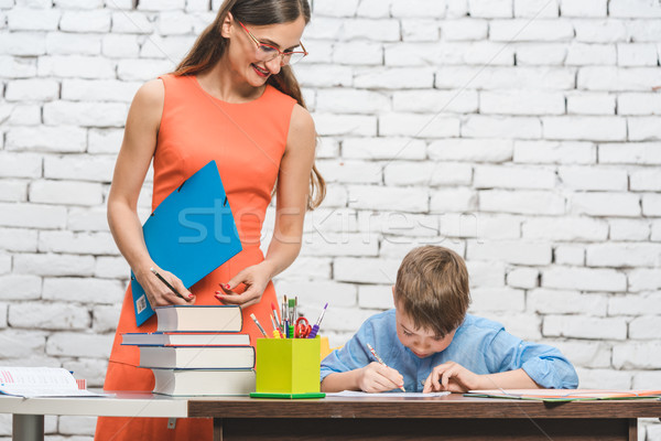 Stock foto: Lehrer · helfen · Studenten · schwierig · Aufgabe · Schule