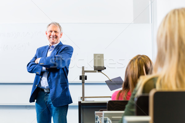 College Professor Vortrag stehen Schreibtisch Mann Stock foto © Kzenon