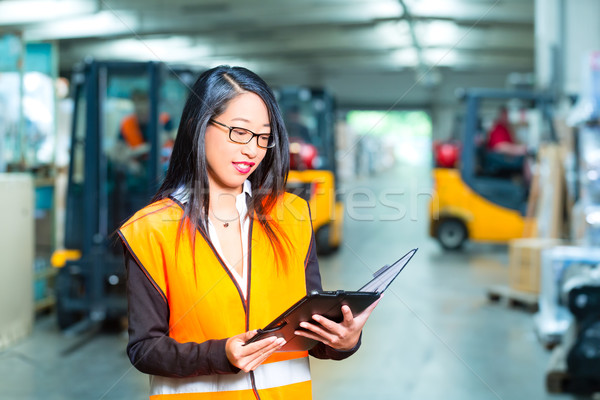 Foto stock: Femenino · empleado · supervisor · almacén · logística · trabajador