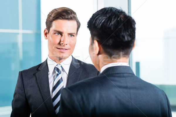 Foto stock: Hombres · de · negocios · hablar · oficina · Asia · caucásico