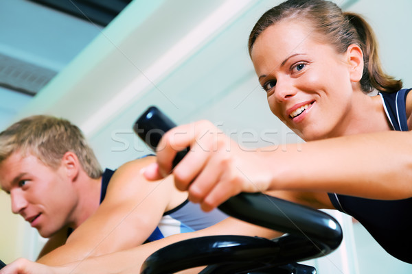 Ginásio casal sorrir homem fitness saúde Foto stock © Kzenon