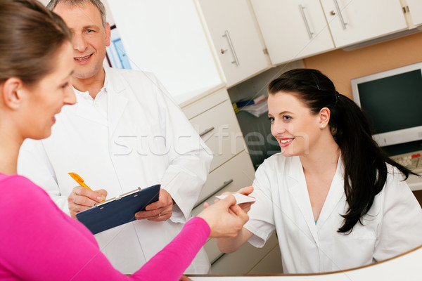 Foto stock: Mujer · recepción · clínica · paciente · oficina · médico