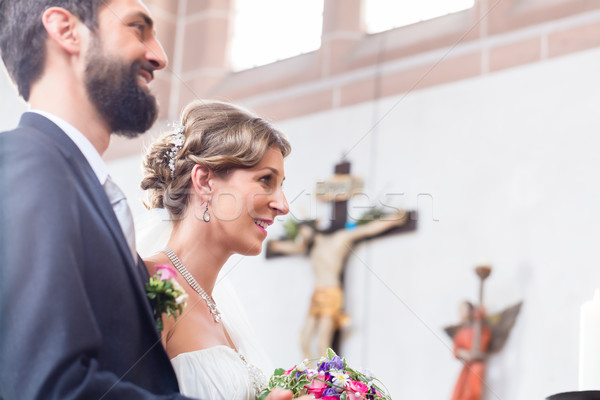 Mariage couple église fleurs heureux roses [[stock_photo]] © Kzenon