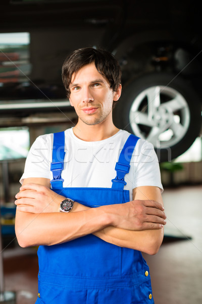 Car mechanic in workshop Stock photo © Kzenon