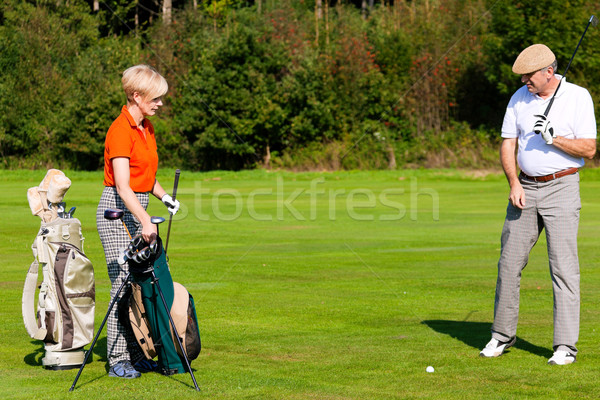 Stockfoto: Volwassen · paar · spelen · golf · lopen