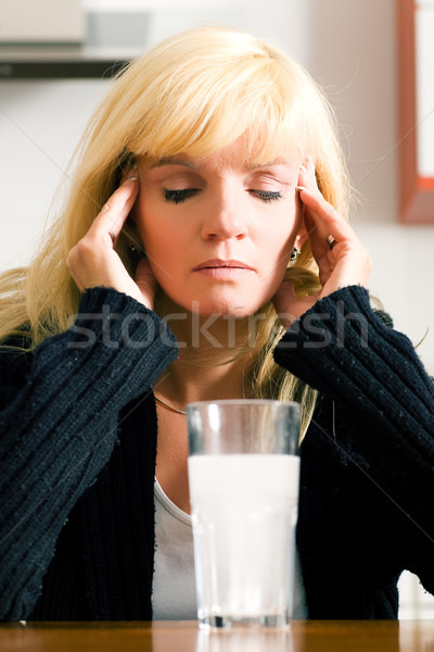 плохо головная боль женщину похмелье мигрень сидят Сток-фото © Kzenon