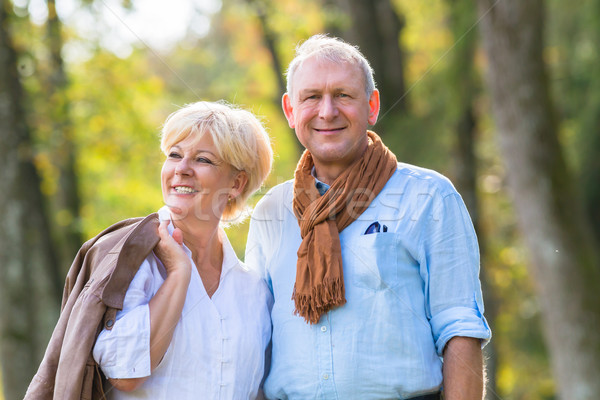 Couple de personnes âgées marche bois homme femme marche [[stock_photo]] © Kzenon