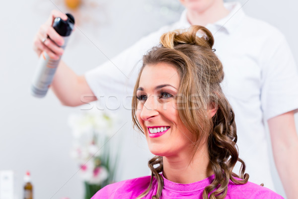 Cliente cabeleireiro cabelo spray salão Foto stock © Kzenon