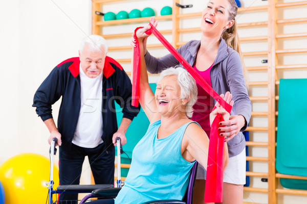 Idősek rehabilitáció terápia edző férfi fitnessz Stock fotó © Kzenon