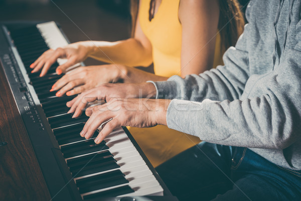 Piano giocatori giocare insieme pezzo musica Foto d'archivio © Kzenon