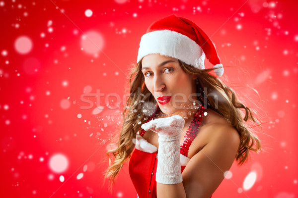 Aantrekkelijke vrouw kerstman sneeuw aantrekkelijk jonge vrouw Stockfoto © Kzenon