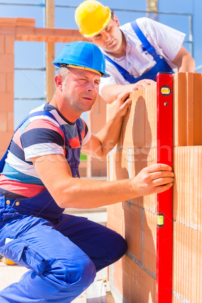 Budowa pracowników budynku powłoki murarz kaski Zdjęcia stock © Kzenon