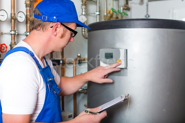 Foto d'archivio: Ingegnere · riscaldamento · tubi · acqua · lavoro · energia