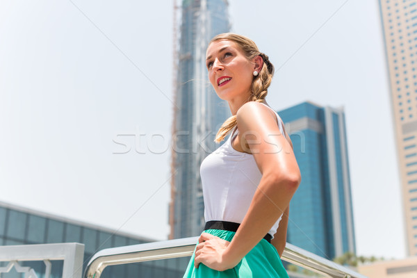Mulher cidade Dubai mulher jovem ver Foto stock © Kzenon