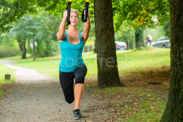 Nő felfüggesztés csúzli edző sport fiatal nő Stock fotó © Kzenon