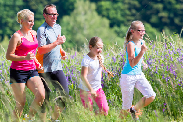 Familie lopen beter fitness zomer mooie Stockfoto © Kzenon