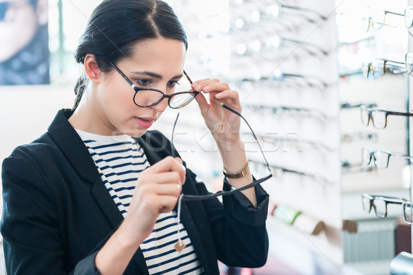 Foto stock: Mulher · óculos · oculista · armazenar · negócio · olhos