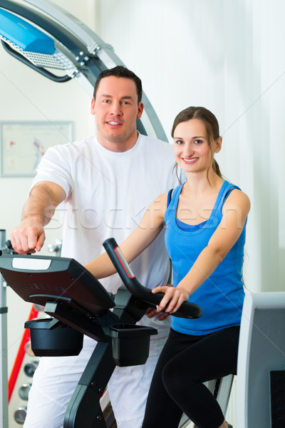 [[stock_photo]]: Patient · physiothérapie · physiothérapie · femme · homme