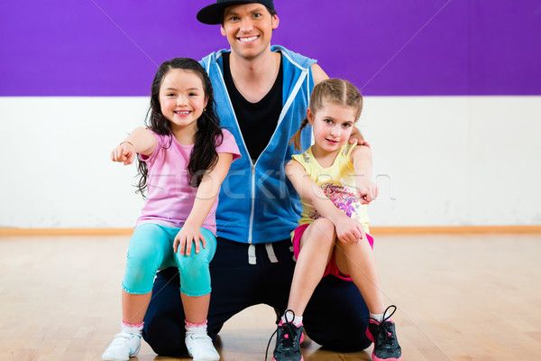 Tánc tanár gyerekek zumba fitnessz osztály Stock fotó © Kzenon
