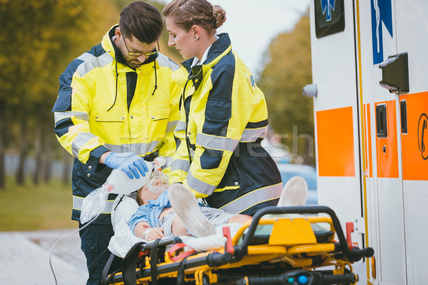 чрезвычайных врач кислород аварии жертва ребенка Сток-фото © Kzenon