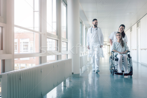 врач медсестры пациент коляске больницу коридор Сток-фото © Kzenon