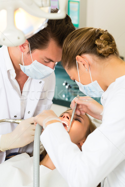 Paciente dentista dentales tratamiento femenino ayudante Foto stock © Kzenon