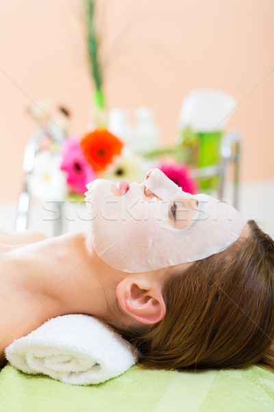 健康 女子 面對 面膜 溫泉 清潔 商業照片 © Kzenon