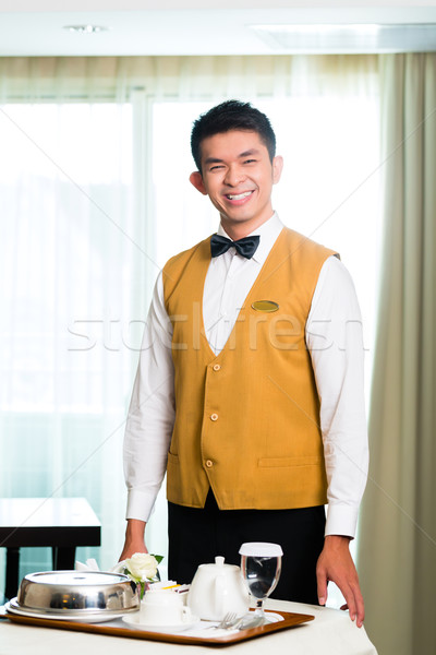 Asian chińczyk room service kelner żywności Zdjęcia stock © Kzenon