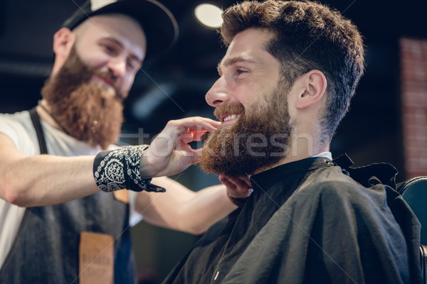 Primer plano manos experto barbero cepillo verraco Foto stock © Kzenon