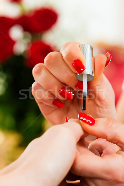 商業照片: 女子 · 修指甲 · 手 · 婦女 · 美女