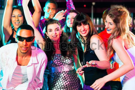 Stockfoto: Dronken · meisjes · cocktails · club · vrienden · kijken