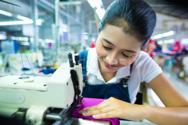 Indonesio textiles fábrica Asia trabajador coser Foto stock © Kzenon