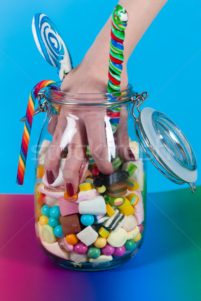 年輕女子 · 許多 / young woman with many unhealthy sweets or