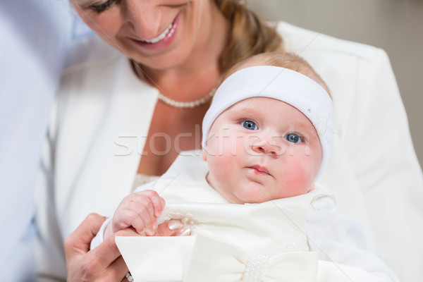 Mutter halten Baby Taufe tragen weiß Stock foto © Kzenon