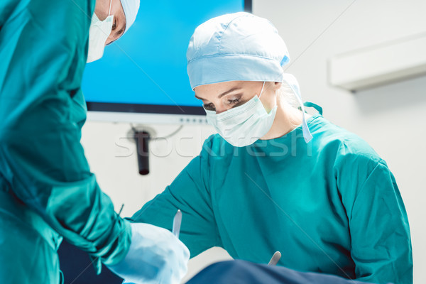 Csapat sebészek operáció szoba műtét alulról fotózva Stock fotó © Kzenon