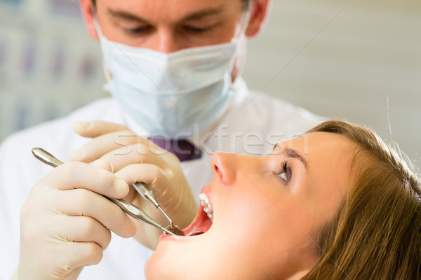 Paciente dentista dentales tratamiento femenino Foto stock © Kzenon