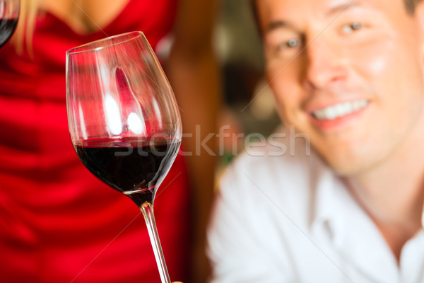 Férfi tesztelés bor borospince klasszikus profi Stock fotó © Kzenon