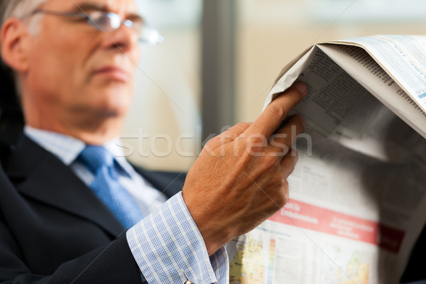 商業照片: 老闆 · 辦公室 · 閱讀 · 報紙 · 業務