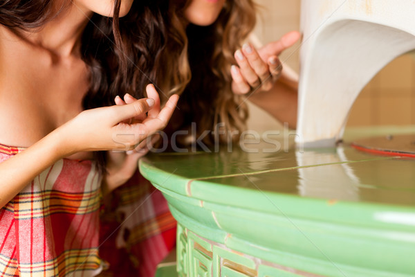 Twee jonge vrouwen wellness kruid geur sauna Stockfoto © Kzenon