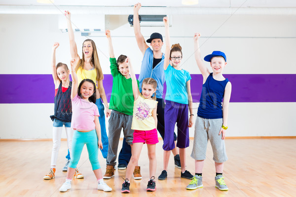 Dans leraar kinderen zumba fitness klasse Stockfoto © Kzenon