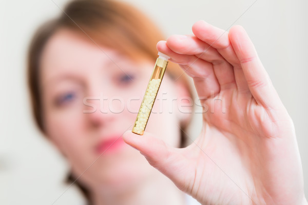 Alternatív háziorvos homeopátia tart lány gyógyszer Stock fotó © Kzenon