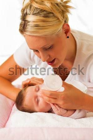 Dedicado pediatra estetoscópio feminino médico bonitinho Foto stock © Kzenon