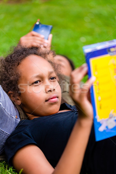 Siyah kız okuma kitap çayır Stok fotoğraf © Kzenon