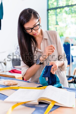 [[stock_photo]]: Asian · mode · designer · femme · couture · atelier