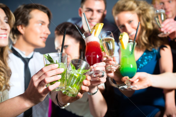 Ludzi klub bar pitnej koktajle młodych ludzi Zdjęcia stock © Kzenon