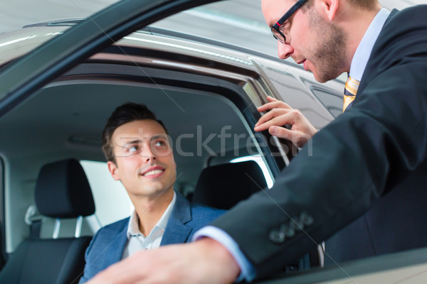 [[stock_photo]]: Client · achat · nouvelle · voiture · Auto · travaux