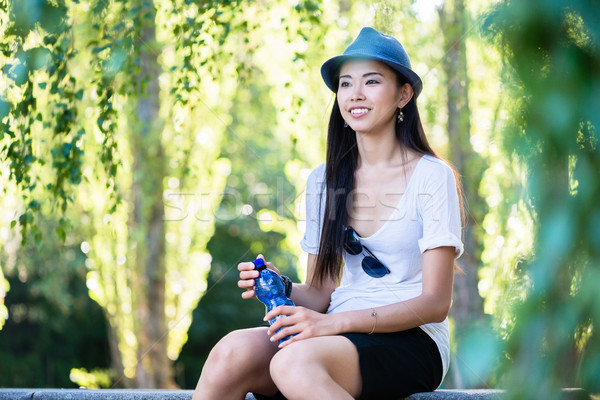 Jovem asiático mulher sorrindo parque verão Foto stock © Kzenon