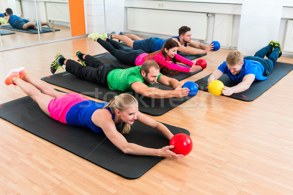 Stock foto: Training · Gruppe · Turnhalle · Physiotherapie · Männer · Frauen